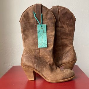 New Jessica Simpson Cowboy Boots in Tan - Size 6